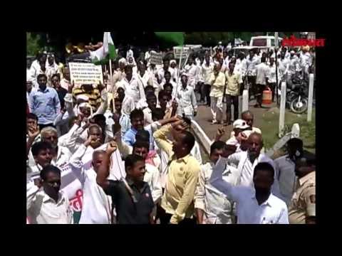 संपूर्ण कर्जमाफीसाठी शेतकरी संघटनेचा जिल्हाधिकारी कार्यालयावर मोर्चा