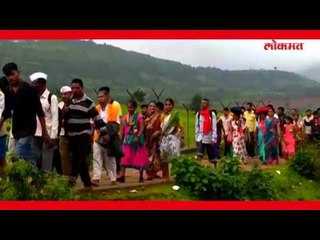 त्र्यंबकेश्वरी ब्रम्हगिरीला फेरी घालण्यासाठी भाविकांची गर्दी