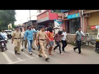 कऱ्हाडमध्ये दहशत मोडण्यासाठी काढली दरोडेखोरांची धिंड