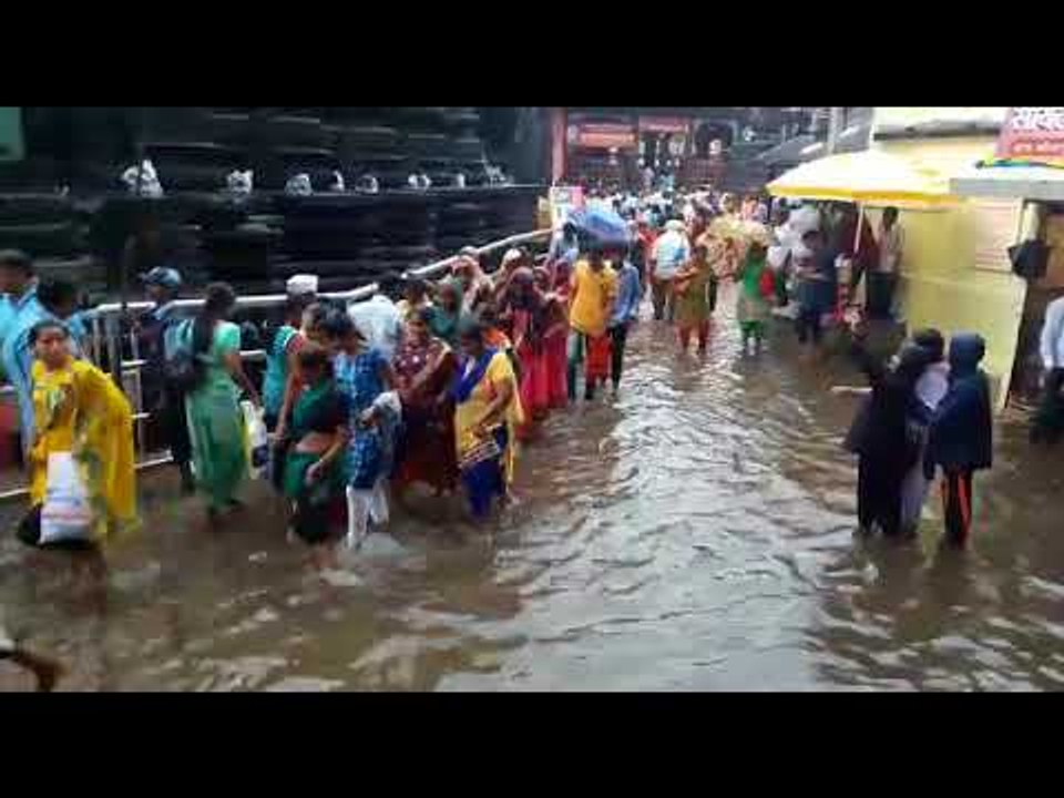 शारदीय नवरात्रोत्सवाच्या चौथ्या दिवशी कोल्हापुरात कोसळधार