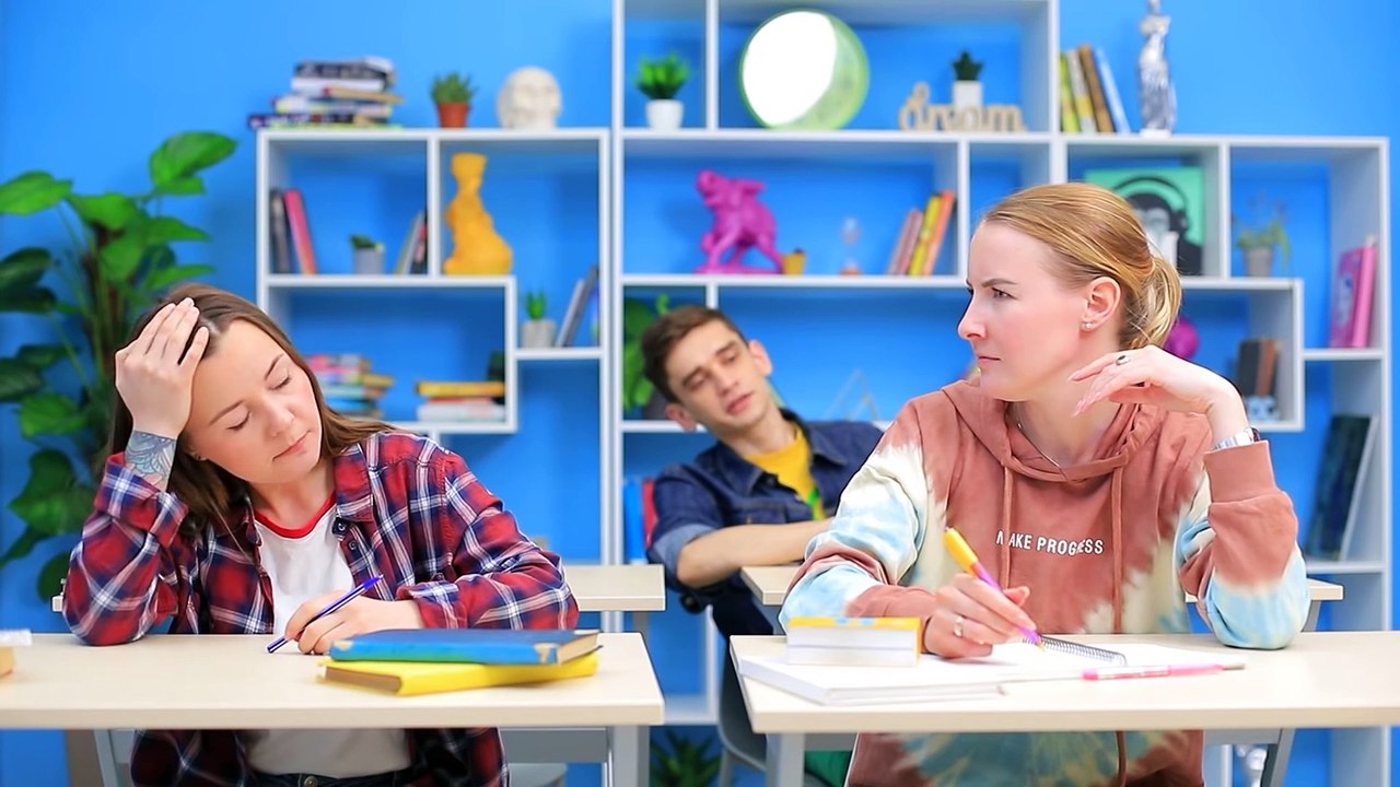 13 Bromas de Chicas vs Chicos / ¡Guerra de Bromas Universitarias!