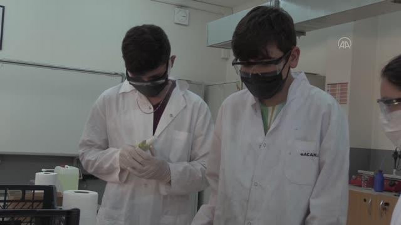 ZONGULDAK - Lise öğrencileri günde 14 ton kozmetik ve temizlik malzemesi üretiyor