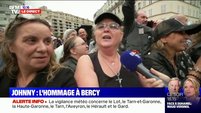 Johnny un jour, Johnny toujours! : la joie d'une fan du rockeur lors de l'hommage rendu à son idole ce mardi à Paris