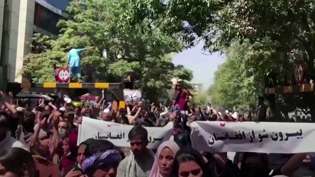 Kabul, il giornalista picchiato a sangue dai talebani: Resto qui, voglio scoprire chi li finanzia