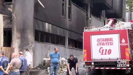 Yatak ve baza fabrikası alev alev yandı