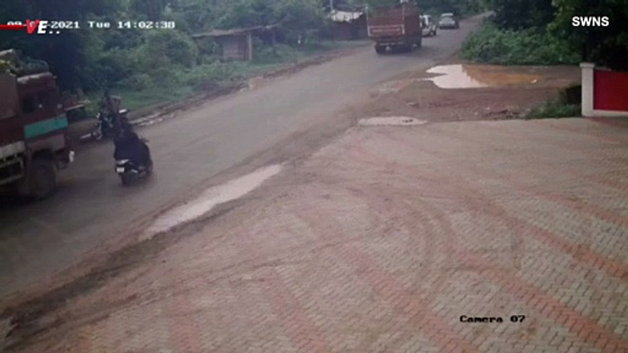 Video Caught Moment Truck Explodes While Carrying Oxygen Tanks