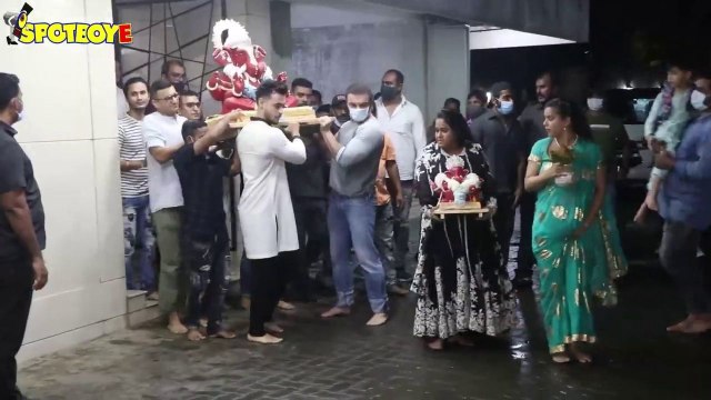 Arpita Khan , Aayush Sharma & Sohail Khan Bid Adieu To Ganpati Bappa | SpotboyE
