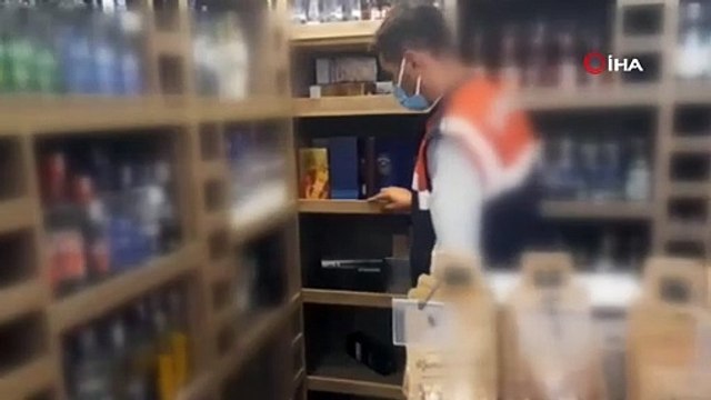 Bursa'da kaçak içki baskını! Gizli odayı depoya çevirmiş