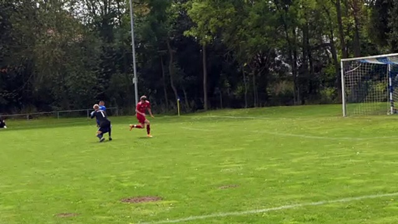 Das erste Punktspiel-Tor des TSV Obernjesa nach dem Restart durch Oscar-Octavian Kellner gegen TuSpo Gimte II