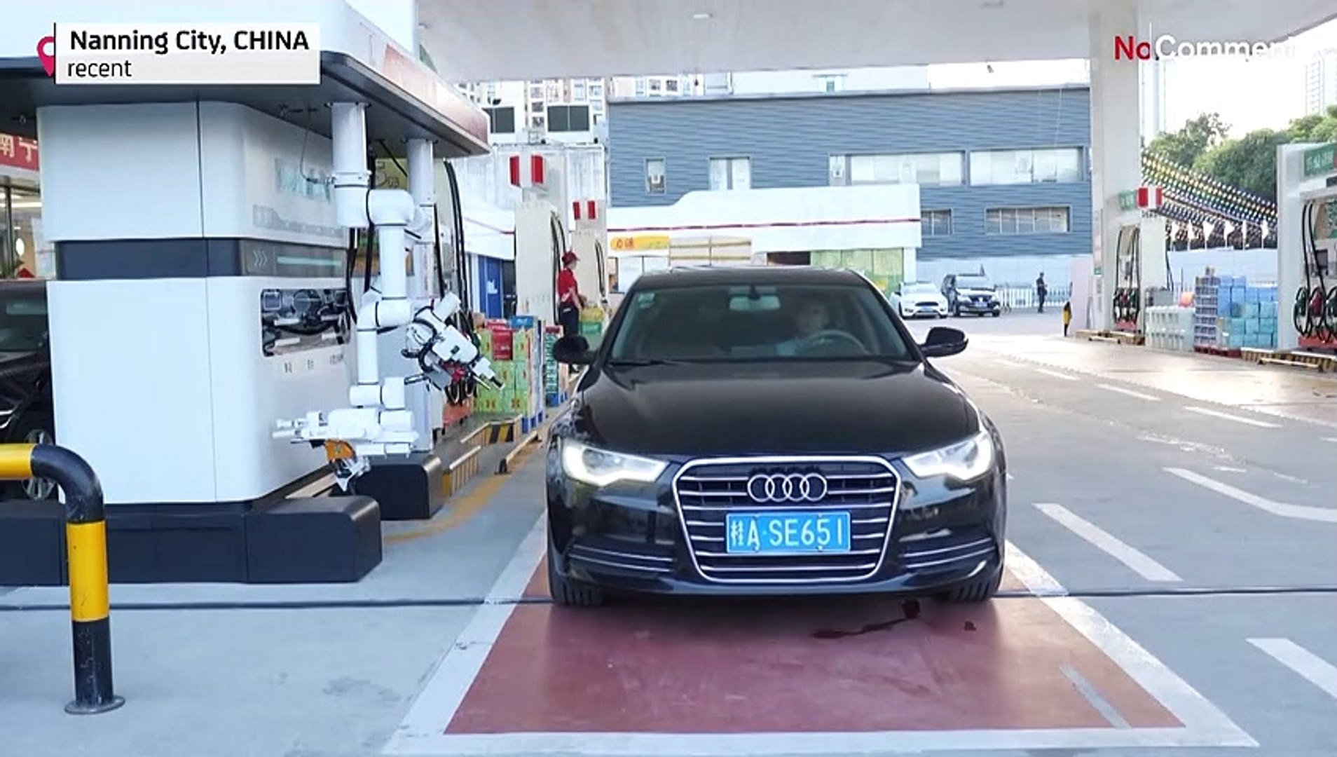 A robot that can pump gas is being piloted at a filling station in southern  China - video Dailymotion