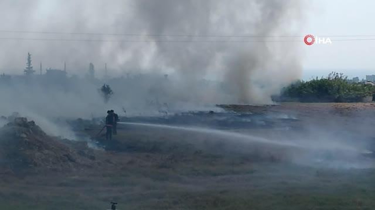 Son dakika haber... Otluk alanda çıkan yangın evlere sıçramadan söndürüldü