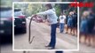 पहा कशाप्रकारे पकडले सापाला पहा हा वीडियो | OMG News | Lokmat Marathi News
