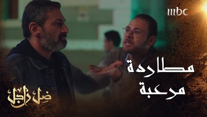 يطارد بسيارته المتهمين بإجهاض ابنته وسحلها..شاهدوا ماذا حدث