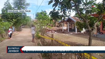 Bapak dan Anak Korban Ledakan diduga Bom Ikan Dimakamkan Berdampingan