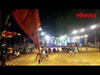 आम्ही पैज लावून सांगू शकतो की असा सामना आपण कधी पाहिलाच नसेल । Video पहा आणि लोटपोट व्हा | Lokmat