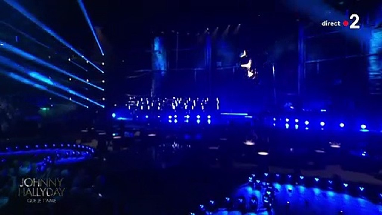 Laeticia Hallyday, émue par le concert en hommage à Johnny Hallyday à l'Accor Arena, diffusé en direct sur France 2.