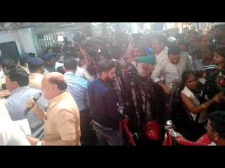 एसटी च्या कार्यक्रमात पत्रकार आणि कार्यकर्त्यांमध्ये बाचाबाची