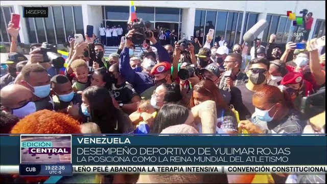 Campeona mundial Yulimar Rojas arribó a Venezuela con varios triunfos deportivos
