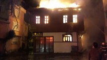 AFYONKARAHİSAR - Aile ve Dini Rehberlik Merkezi olarak faaliyet gösteren tarihi konakta yangın çıktı