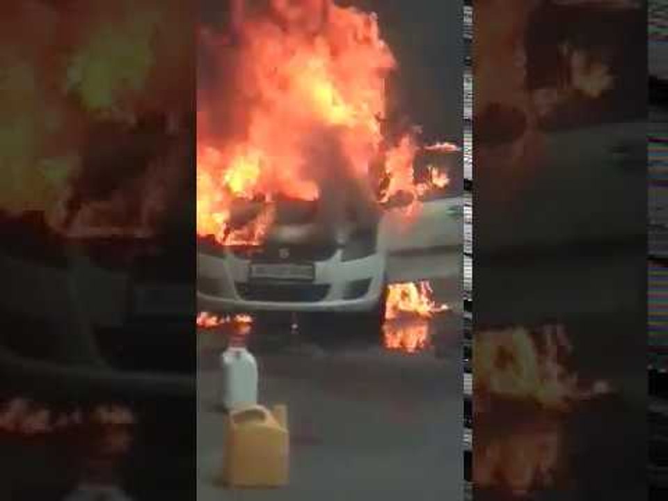 ठाणे : रस्त्यावर उभ्या असलेल्या गाडीनं अचानक घेतला पेट