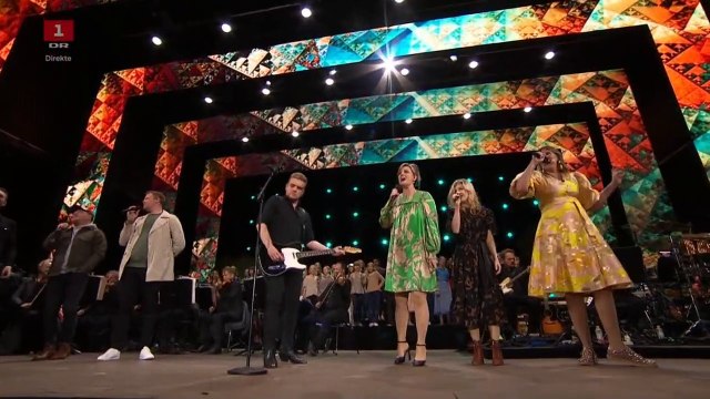 OUTRO | Fællessang - endelig sammen ~ med Jacob Dinesen With A Little Help From My Friends (The Beatles) | 4 September 2021 | DR1 @ Danmarks Radio