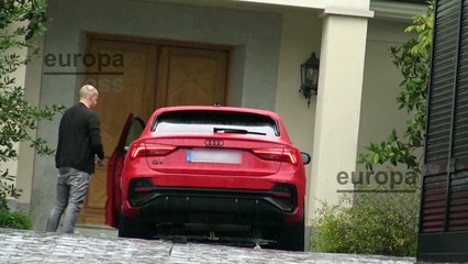 María Teresa Campos llega a casa acompañada de su asistente ajena al regreso a televisión de Edmundo