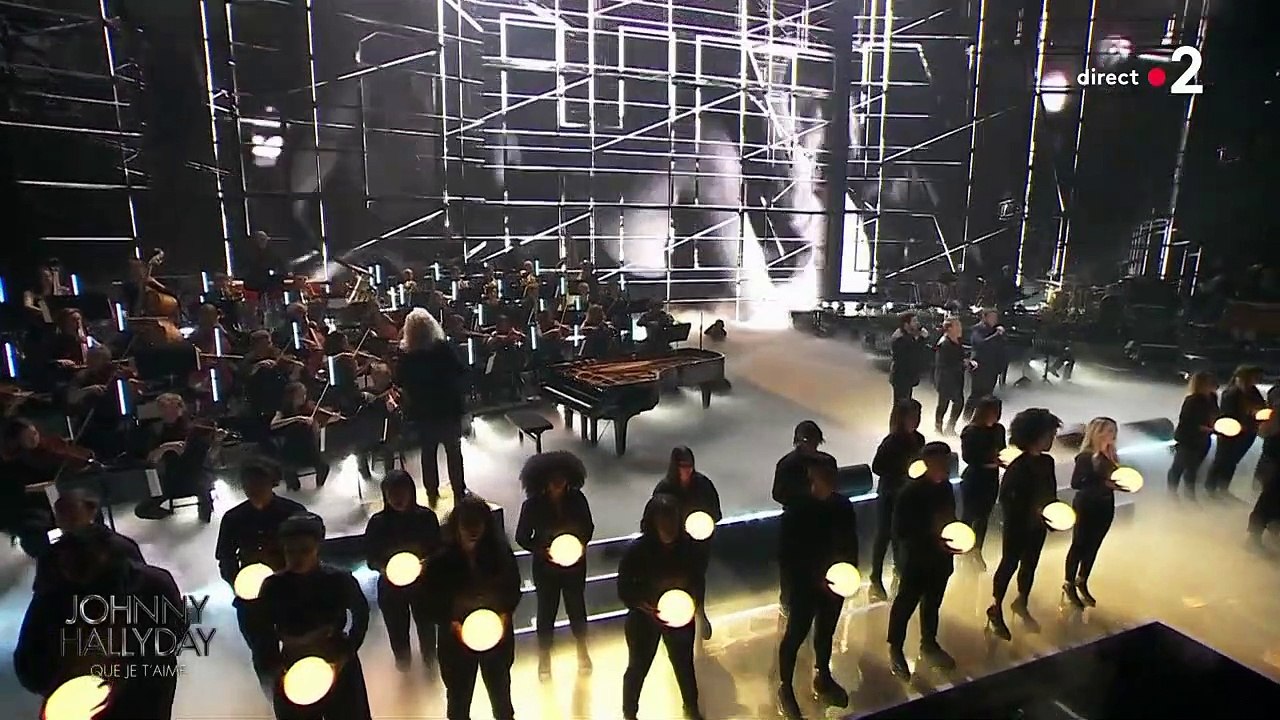 Florent Pagny, Patrick Fiori et Patrick Bruel reprennent "Vivre pour le meilleur" de Johnny Hallyday