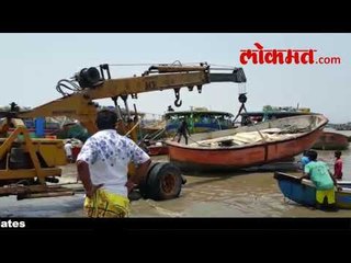 बोटी लागल्या किना:याला : हंगामाच्या शेवटी रिकाम्या हाताने परतण्याची वेळ