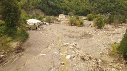 Ayancık'ta sel sularının altyapı ve doğaya tahribatı havadan görüntülendi