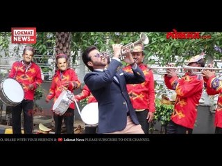 Anil Kapoor dancing on the street to promote movie Fanney Khan