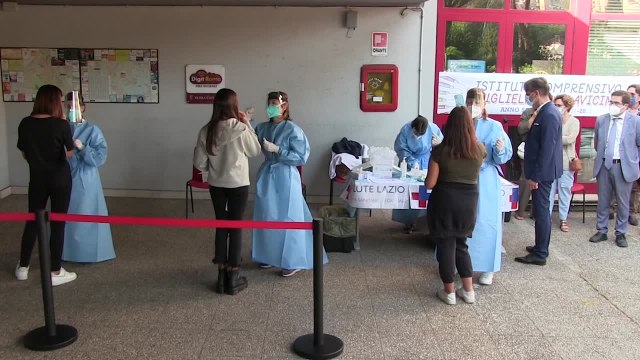 Partono le scuole sentinella sui test salivari, ma a Bolzano e' gia' Dad