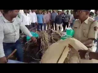 बारामती तालुक्यात मुख्यमंत्र्यांच्या प्रतीकात्मक पुतळ्याचे अंत्ययात्रा