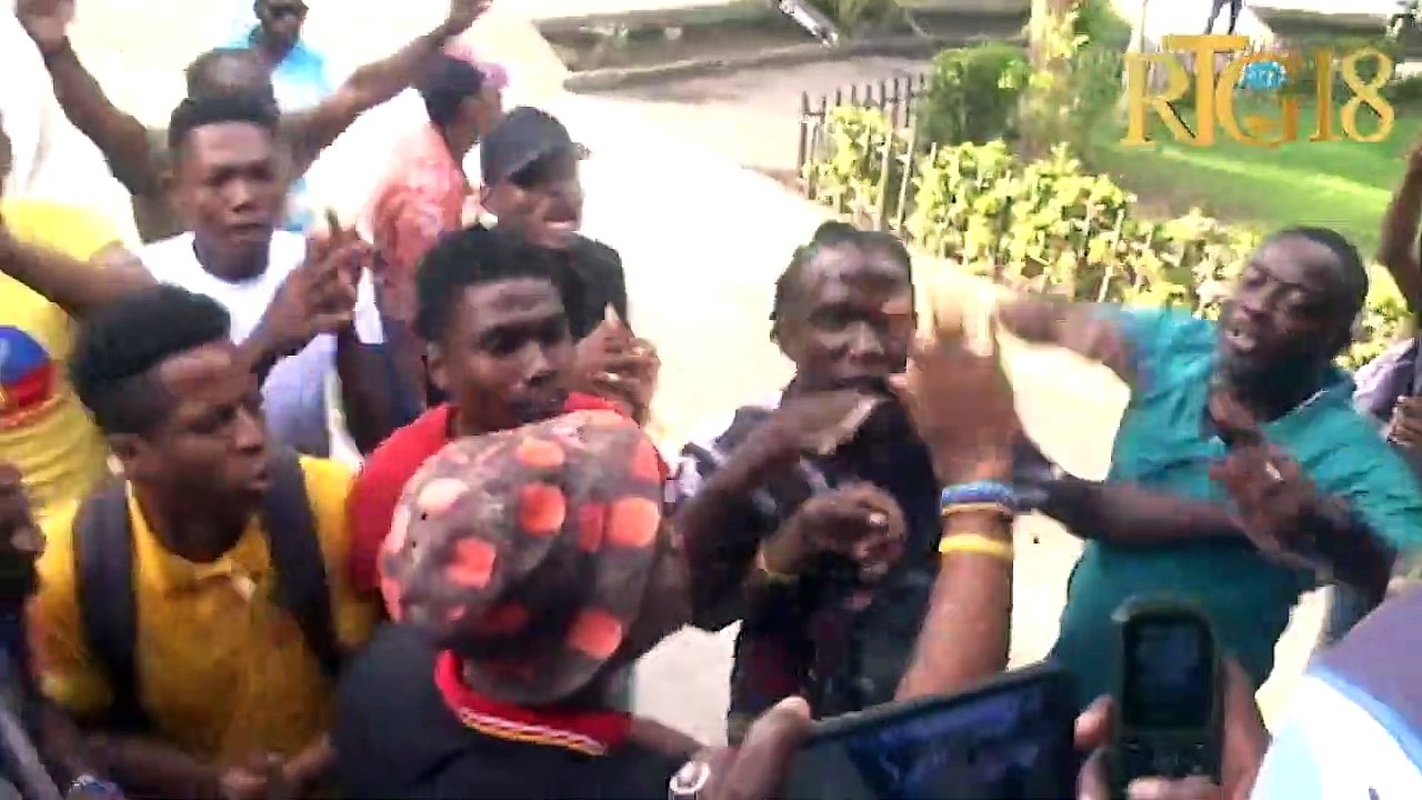 Gwo van panik nan zòn Palman nan moman senatè Joseph Lambert ta pral enstale pou prezidan pwovizwa