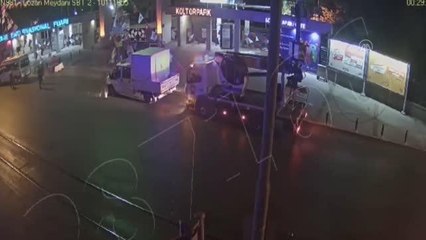 Memleket Partisi İzmir İl Başkanı Oğuz, parti bayraklarının kaldırılmasına ilişkin görüntüleri paylaştı