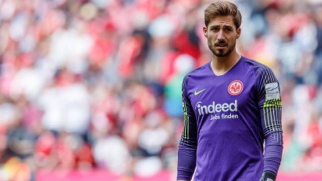 Eintracht Frankfurt kalecisi Kevin Trapp, Mesut Özil'i öve öve bitiremedi: O bir futbol yıldızı