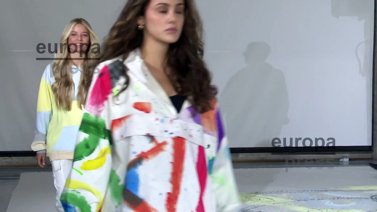 Tana Rivera, Narcís y Lola Índigo en la presentación de la firma colombiana GNrL Studios