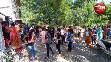 VIDEO : फुल आस्तिन के शर्ट व कुर्ती पर चली कैंची, खुलवाई चूडिय़ां, सख्ती के बीच एसआई परीक्षा