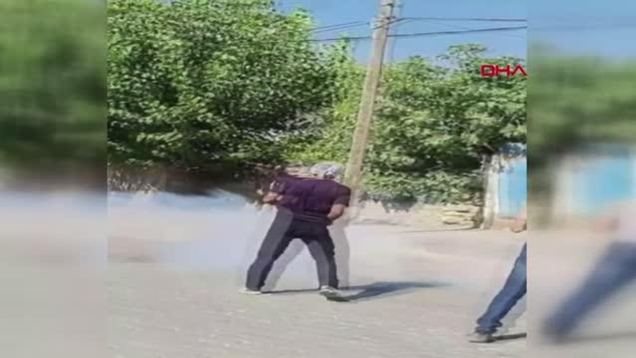 LASTİK YAKIP, POLİSE TAŞ ATTILAR