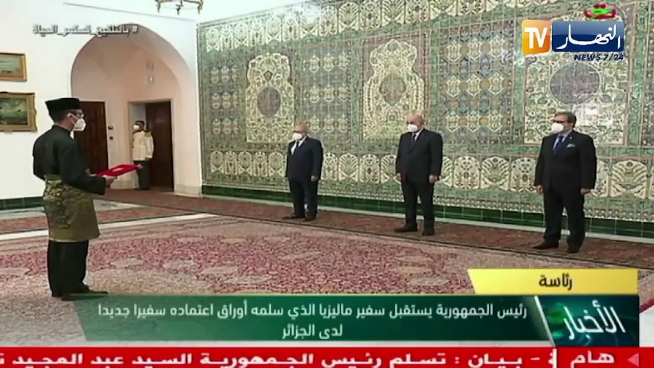رئيس الجمهورية يتسلم أوراق إعتماد 4 سفراء جدد لدى الجزائر
