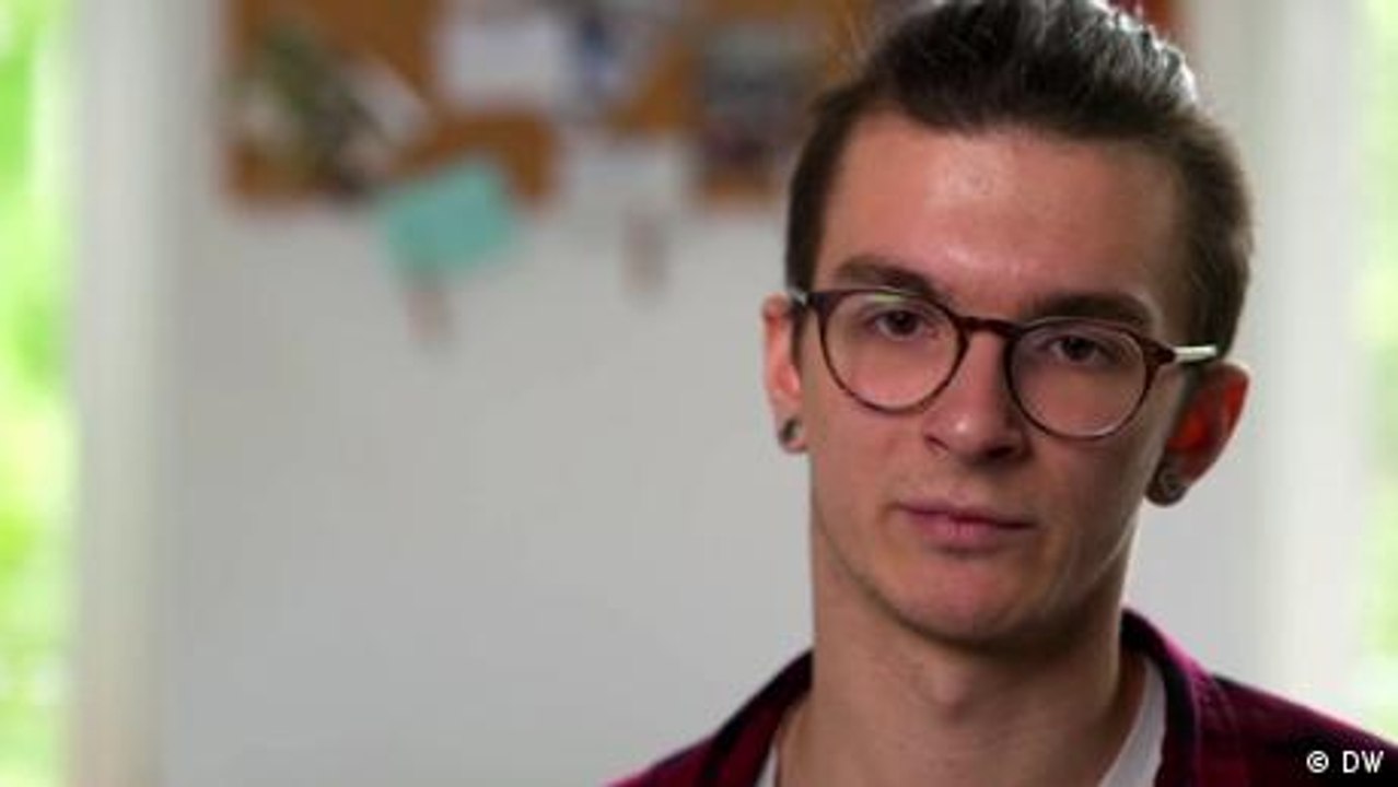 Jung und ohne Stimme?