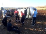 Mardin'de şarampole devrilen minibüste bulunan 10 yolcu yaralandı