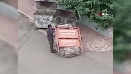 Mahallede bulunan tabelayı aracına yükleyen hurdacıya şoku yaşatan teyze: "Emanete sahip çıktım"