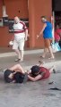 Homem joga água para conter briga de mulheres na Rodoviária de Umuarama
