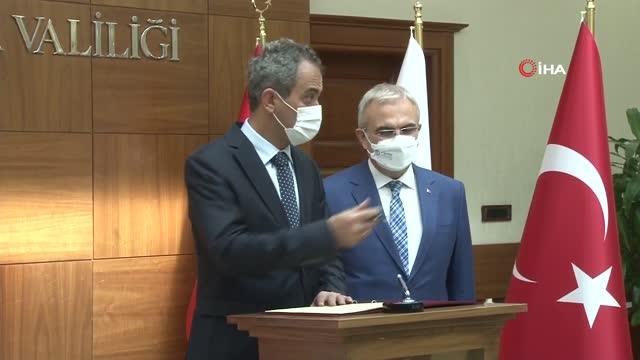 Milli Eğitim Bakanı Özer: Korona virüs vaka veya yakın temas nedeniyle yüz yüze eğitime ara veren hiç bir okulumuz bulunmamaktadır