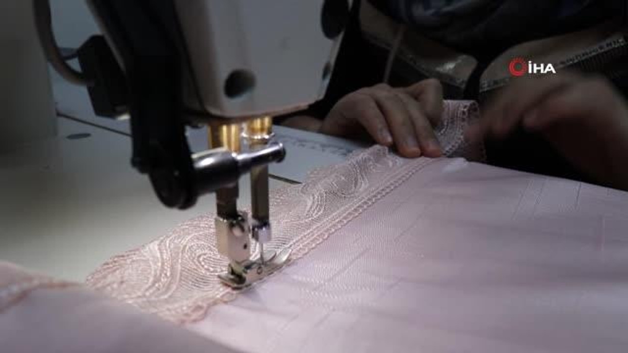 Dikiş nakış yaparak evine ve 3 çocuğuna bakıyor