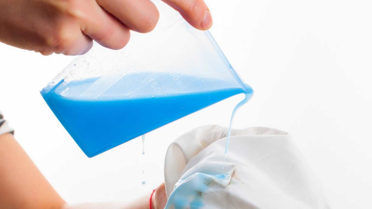 I'll Never Go Back to Bleach After Learning This Stain Removing Tip