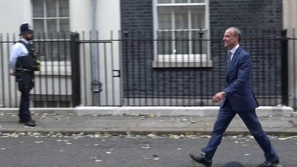 Boris Johnson suelta lastre y deja caer a sus ministros más impopulares