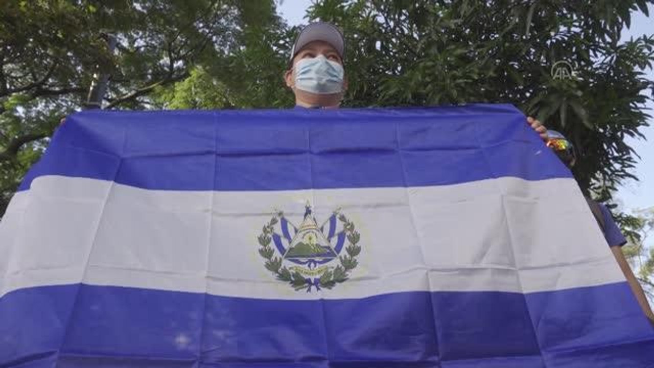SAN SALVADOR - El Salvador'da binlerce kişi Devlet Başkanı Bukele'yi protesto etti