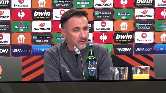 Vitor Pereira'dan Eintracht Frankfurt maçı öncesi Mesut Özil Açıklaması: Mesut Özil Takımın Kaptanı
