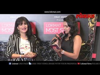 Télécharger la video: Sharmila Rajaram (Marathi Actress) Exclusive Red Carpet interview |Lokmat Most Stylish awards 2018